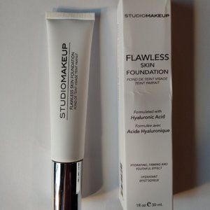 STUDIOMAKEUP Flawless Skin Foundation in Oat Deep 30ml/1oz Full Size